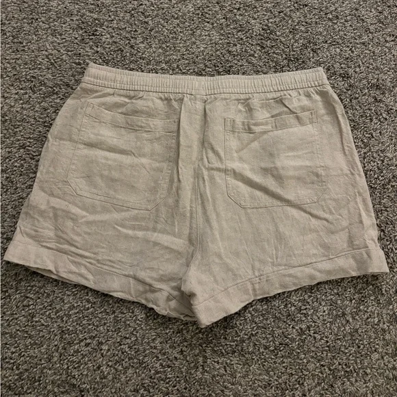 Old Navy Linen Shorts - Picture 2 of 3
